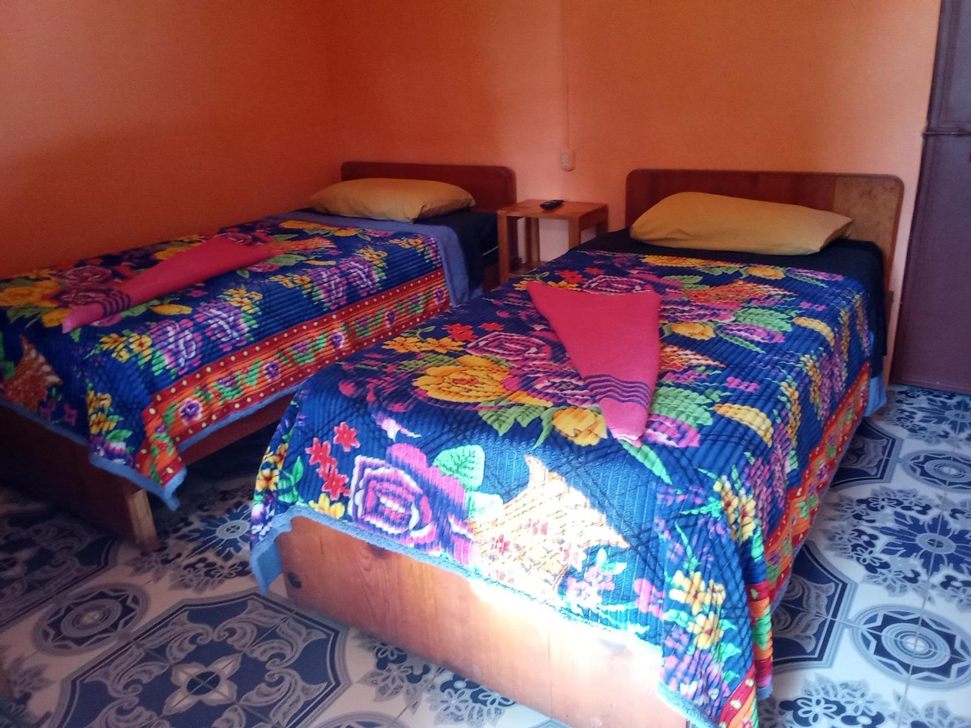 Hospedaje Santo Domingo Panajachel Kültér fotó