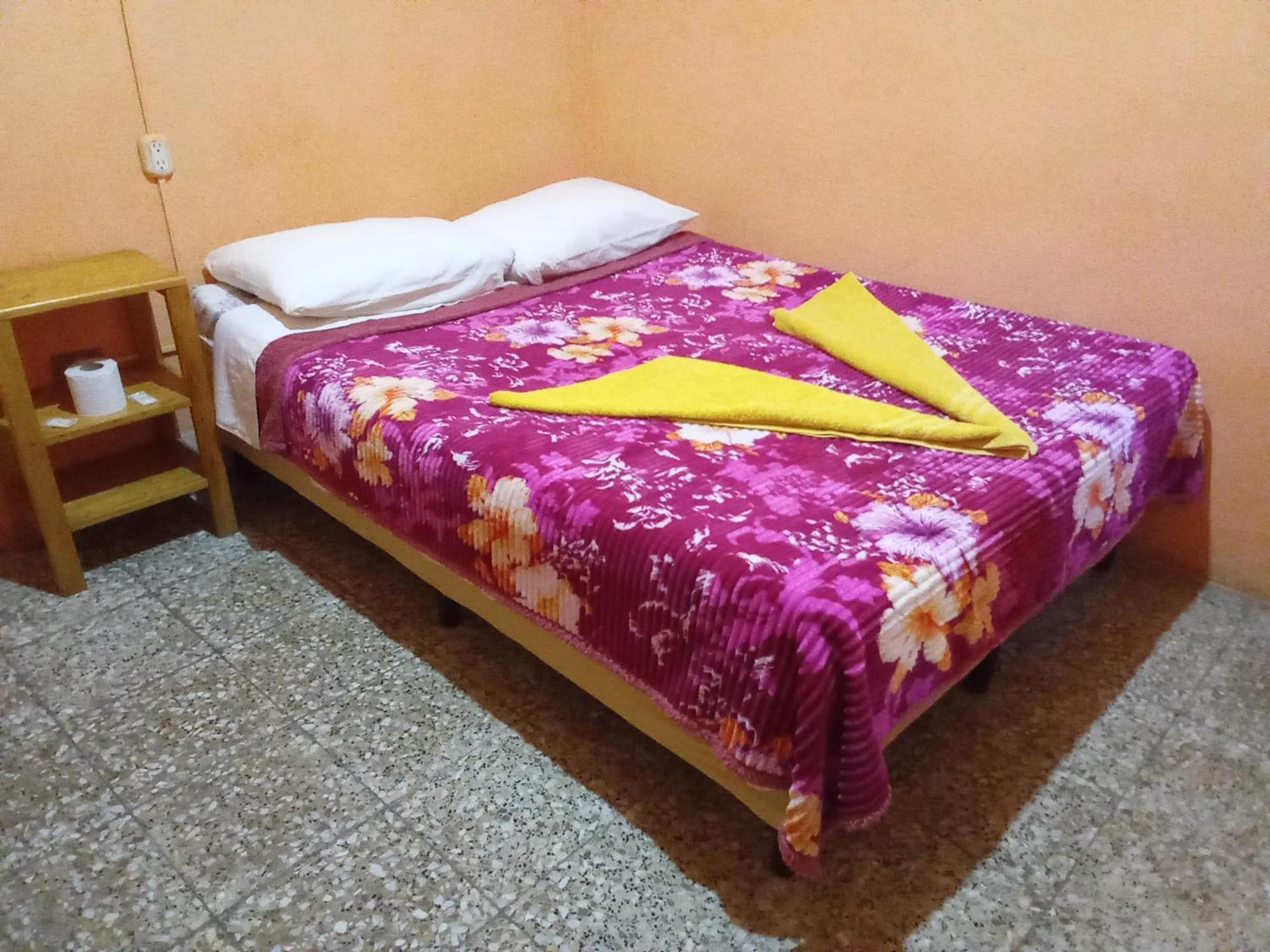 Hospedaje Santo Domingo Panajachel Kültér fotó