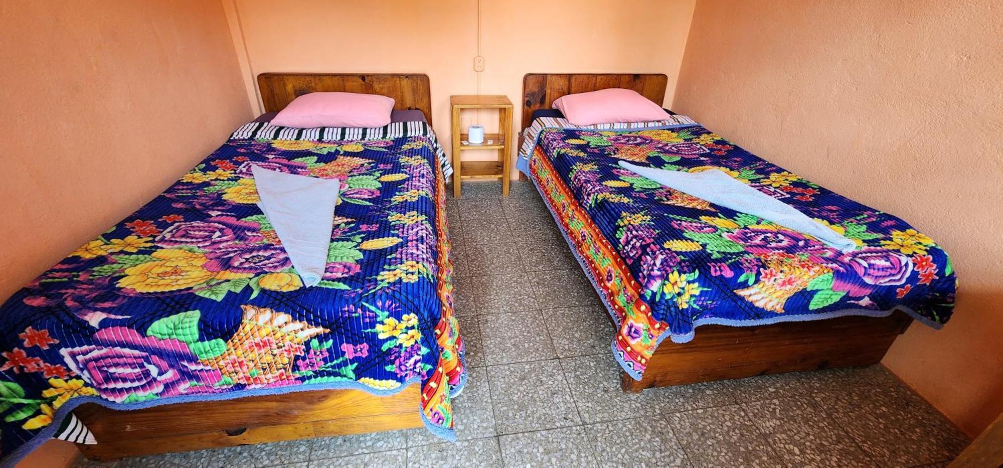 Hospedaje Santo Domingo Panajachel Kültér fotó
