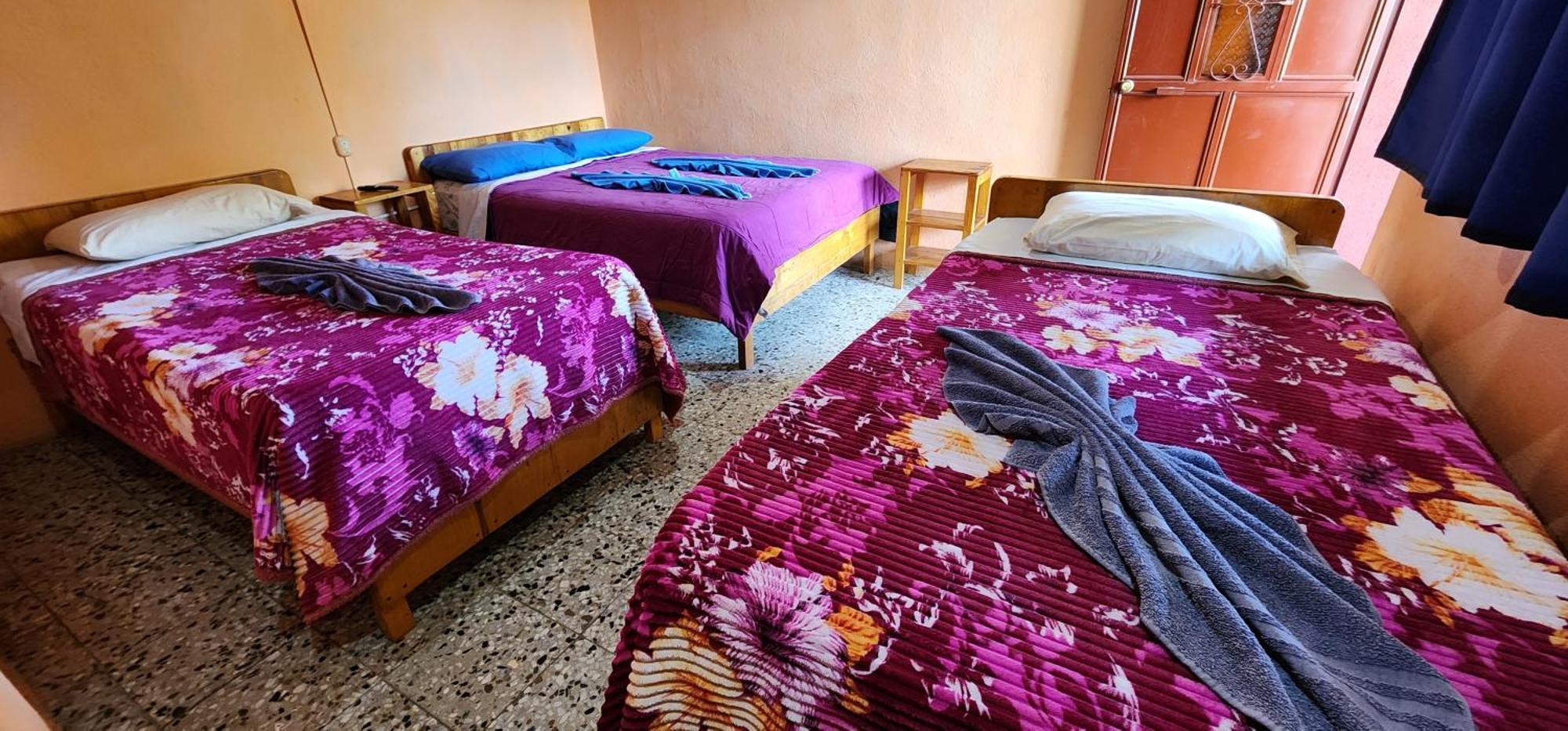 Hospedaje Santo Domingo Panajachel Kültér fotó