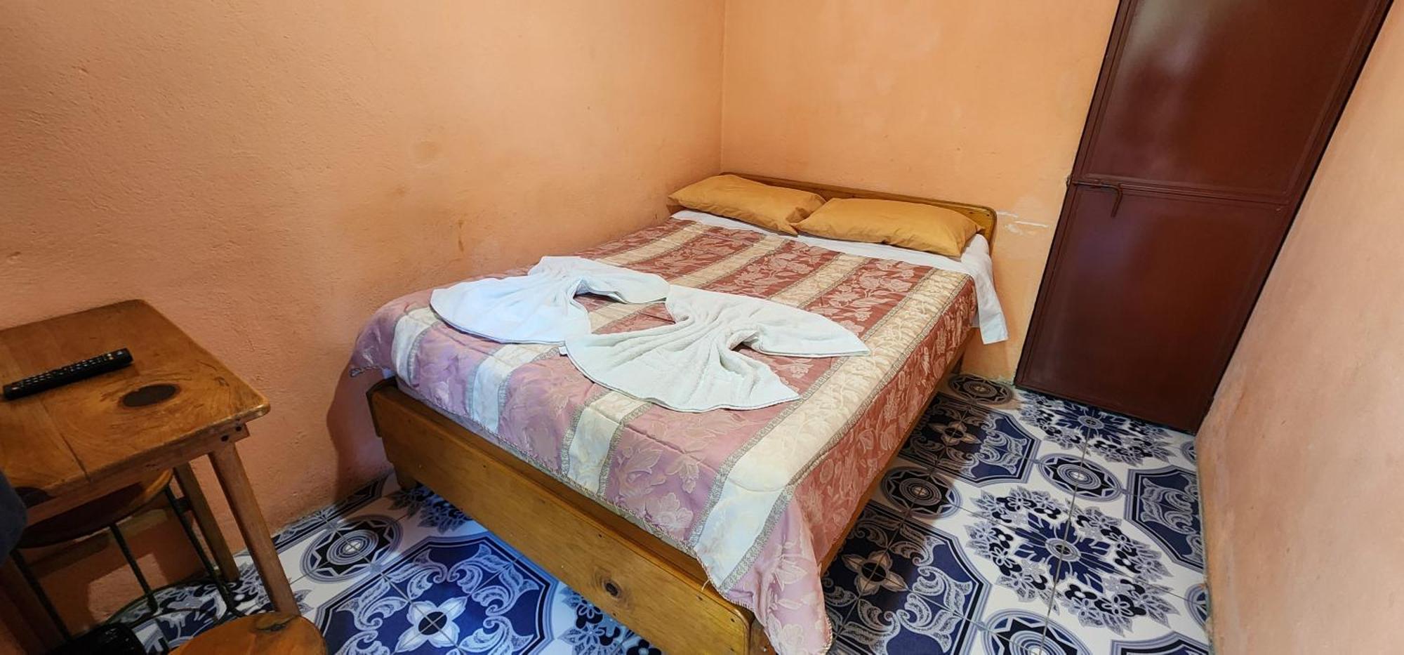 Hospedaje Santo Domingo Panajachel Kültér fotó