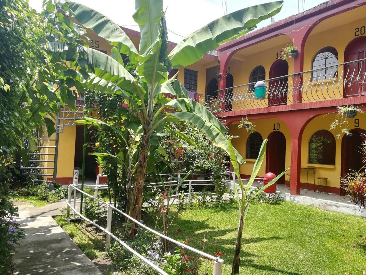 Hospedaje Santo Domingo Panajachel Kültér fotó